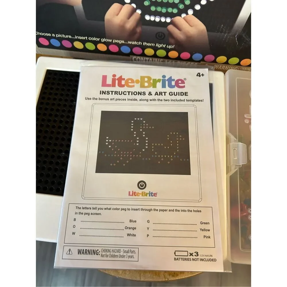 LITE-BRITE Magic Screen Set 156 Pegs & 2 Templates Light Bright Box new in open